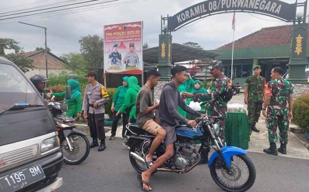 Danramil 08 purwanegara Bagikan Takjil Gratis Bersama Anggota Dan Persit Ranting 9
