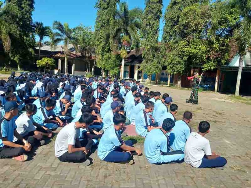 Babinsa Beri Pelatihan Pbb Kepada Para Siswa Siswi Dalam Rangka Mpls