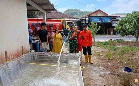 BABINSA IKUT SERTA PENANGANAN KEKURANGAN AIR BERSIH