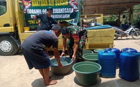 BABINSA SELALU AKTIF BERIKAN BANTUAN AIR BERSIH UNTUK  WARGA