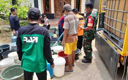 Dalam Rangka HUT TNI KE 78,Koramil 08/Purwanegara Menyalurkan bantuan Air Bersih