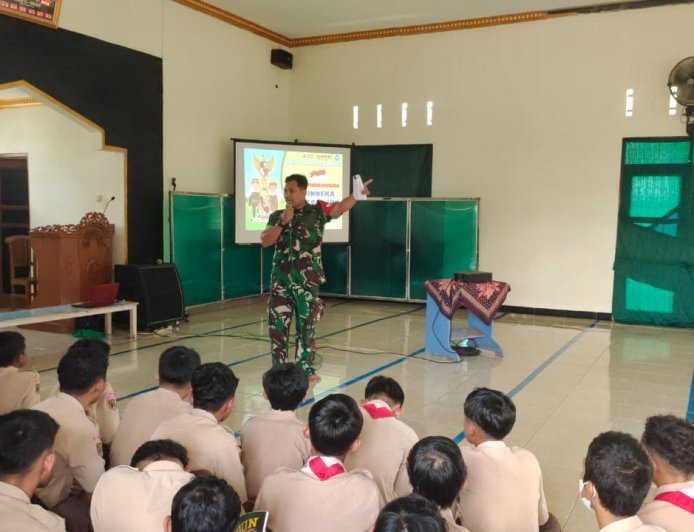 Bentuk Karakter Anak Didik Yang Hebat Babinsa Beri Materi Wawasan Kebangsaan