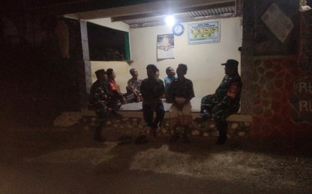 Patroli di Pos Kamling Desa kutawuluh