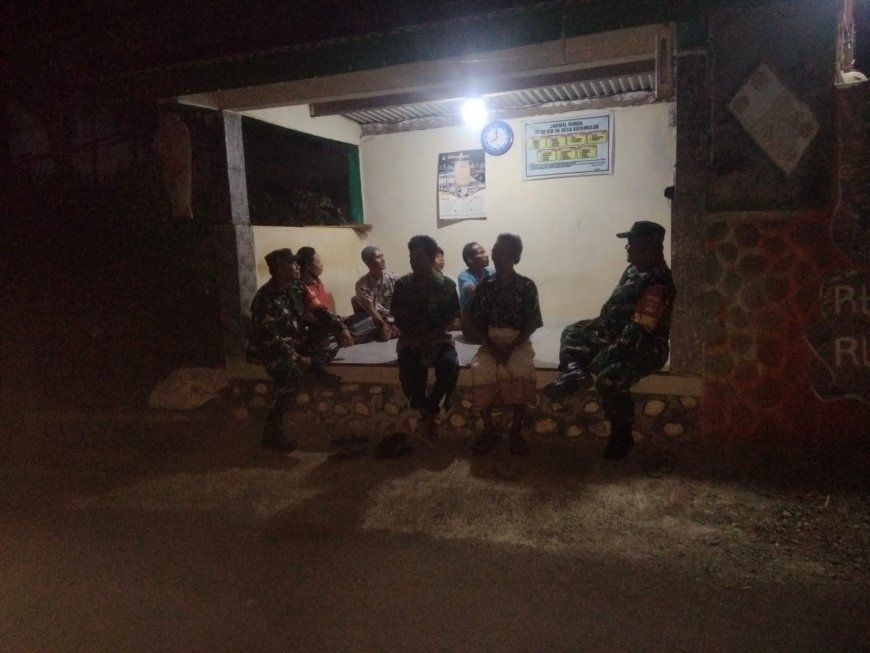 Patroli di Pos Kamling Desa kutawuluh