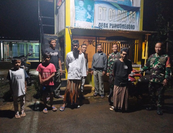 KORAMIL 08/PURWANEGARA KODIM 0704/BNA GELAR PATROLI SISKAMLING JAGA KEAMANAN DESA PURWONEGORO